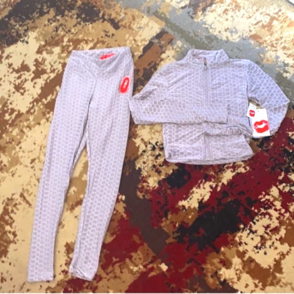 Womens nwts sz small Hot Kiss set!!!